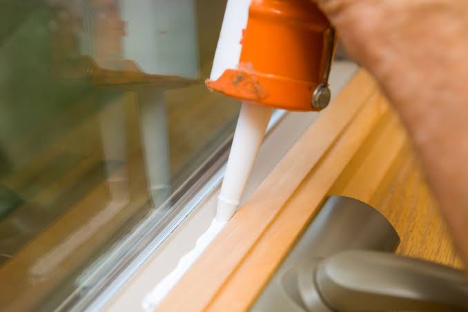 The 5 best window sealing services in Wolfsburg – stop drafts at old window edges